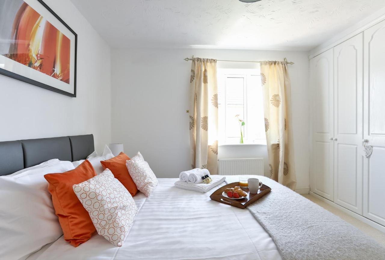 Kvm - Highclere House For Large Groups With Parking By Kvm Stays Hampton Zewnętrze zdjęcie