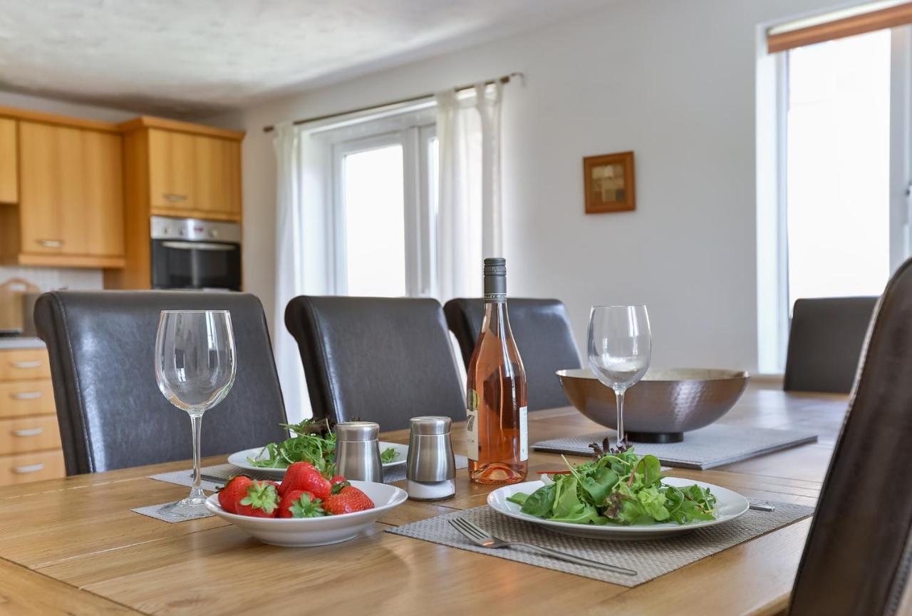 Kvm - Highclere House For Large Groups With Parking By Kvm Stays Hampton Zewnętrze zdjęcie