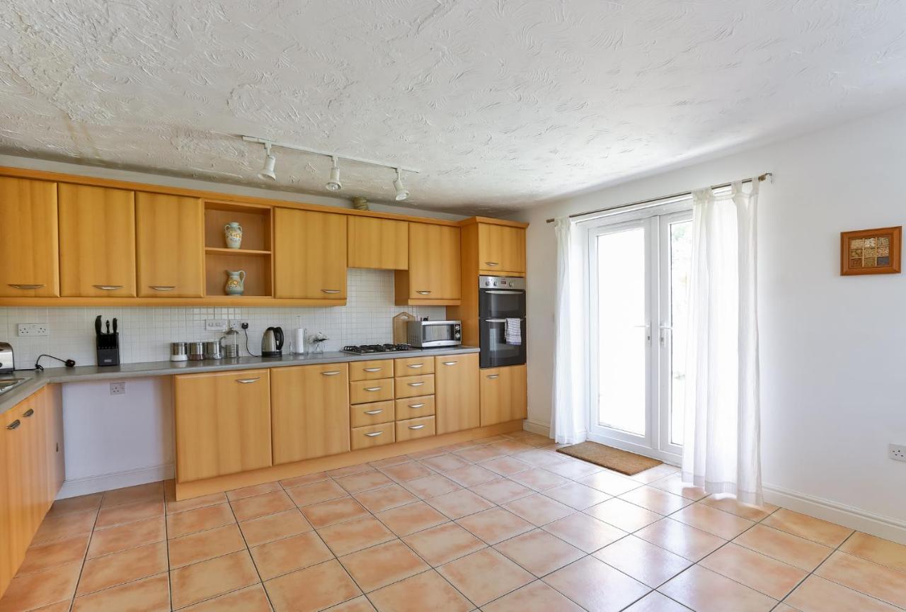 Kvm - Highclere House For Large Groups With Parking By Kvm Stays Hampton Zewnętrze zdjęcie